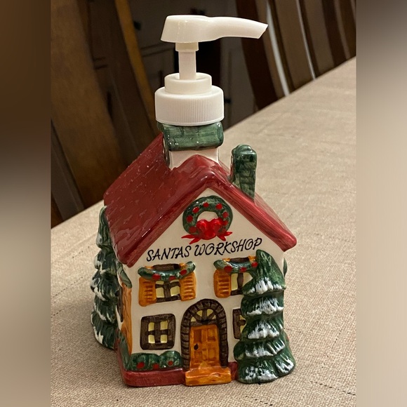 Vintage Allure Santa’s Workshop Ceramic Hand Lotion Soap Pump Dispenser - Picture 4 of 10